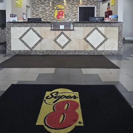 Super 8 By Wyndham Kansas City-3