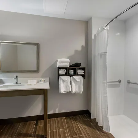 Comfort Suites Fort Lauderdale Airport & Cruise Port-3