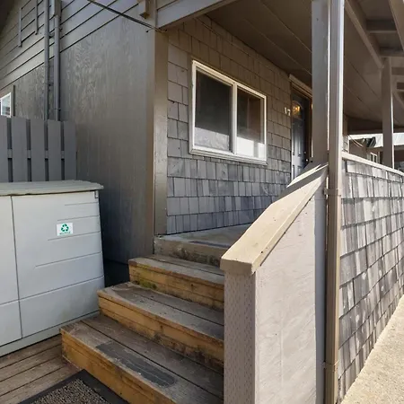 Oceanside Ocean Front Cabins-3