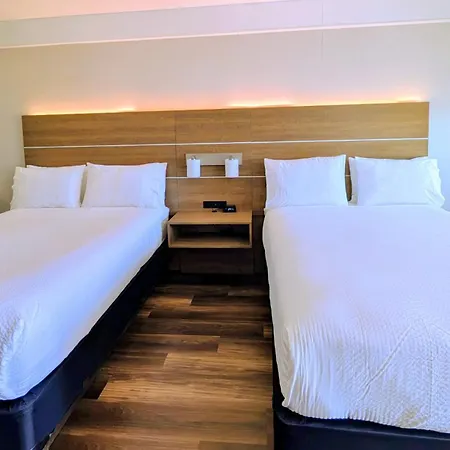 Holiday Inn Express & Suites Galveston West-Seawall-3