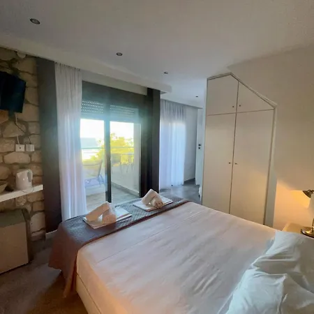 The Beach House - Apartments & Studios (Adults Only)-2