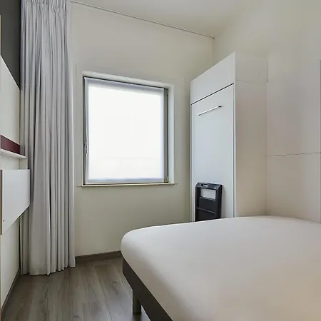 ibis budget Oostende Airport-3