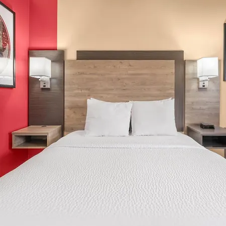 Ramada By Wyndham Minneapolis Golden Valley-3