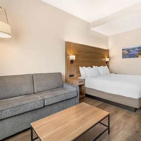 Best Western Plus 1000 Islands Hotel & Suites- Newly Renovated-3