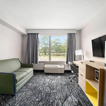 Days Inn & Suites By Wyndham Norton Shores Muskegon-3