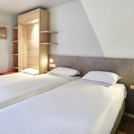 Ibis Budget Bayonne-3