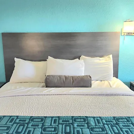Howard Johnson By Wyndham Galveston-2