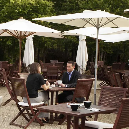 Novotel Fontainebleau Ury-3
