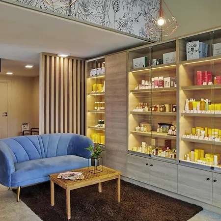 Novotel Fontainebleau Ury-2