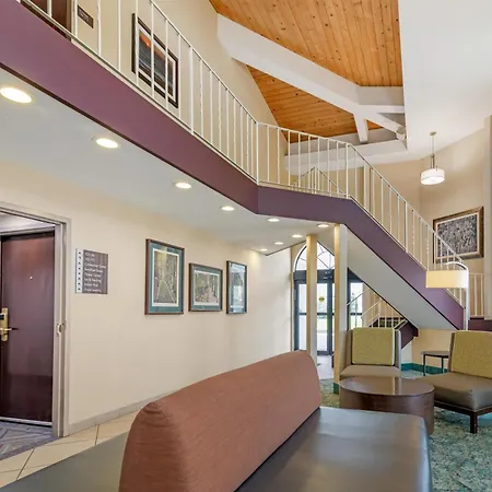 Best Western Plus, The Inn At Hampton-3