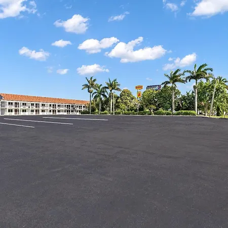 Super 8 By Wyndham Riviera Beach West Palm Beach-2