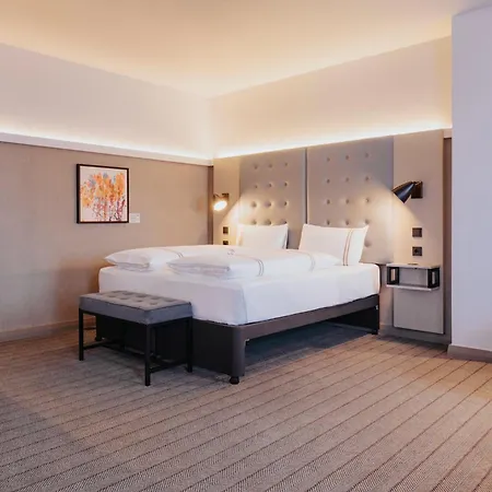 Premier Inn Koln City Mediapark-3