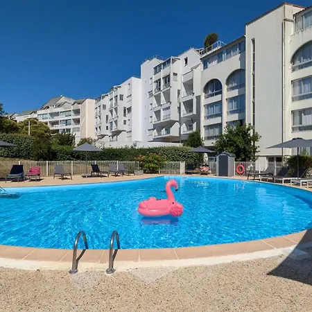 Résidence avec Piscine face au port 200m plage-3