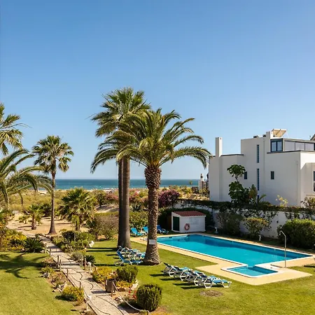 Praia Da Lota Beachfront Resort - Hotel & Apartments-3