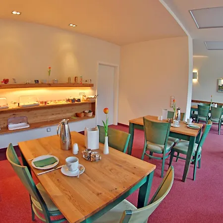 An der Porzellan-Manufaktur Pension-2