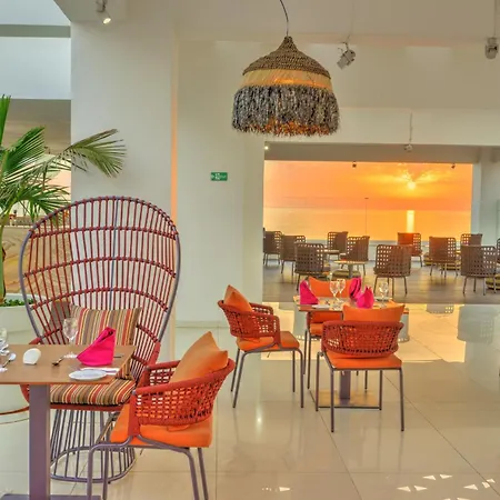 King Evelthon Beach Hotel & Resort-2