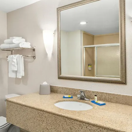 Holiday Inn Express & Suites Wilmington-Newark By Ihg-3