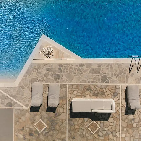 Mr And Mrs White Tinos-2
