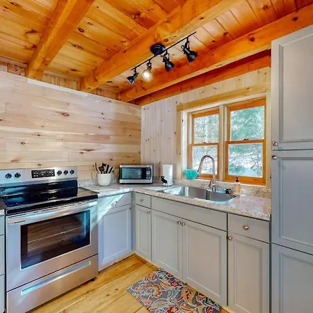 Cozy Woodsy Cabin W/ A Deck, Firepit, Gas Grill, Free Wifi, & Full Kitchen-2