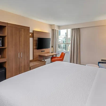 Holiday Inn Express Toronto Downtown By Ihg-2