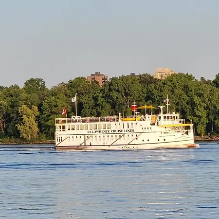 Kokomo Inn: Tropical Riverfront B&B for Adults on Capital Cycling Route-3