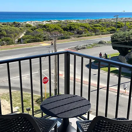 Beach House Perth-2