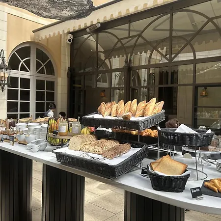 Hotel & Spa Le Grand Monarque, BW Premier Collection-2