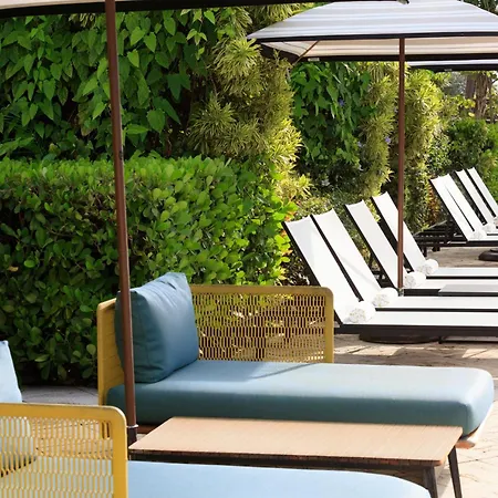 Kimpton Surfcomber Hotel By Ihg-2