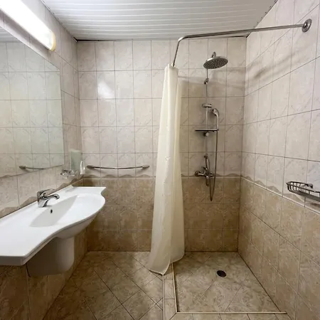 Lotus Family Hotel - Free Parking-2