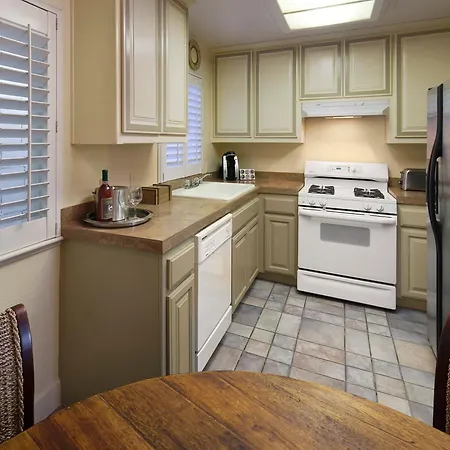 Pelican Inn & Suites-3