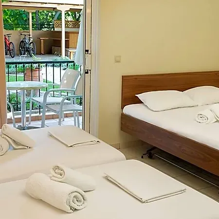 Konstantinos Hotel & Apartments I-3