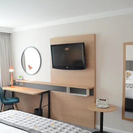 Holiday Inn London - Gatwick Airport By Ihg-2