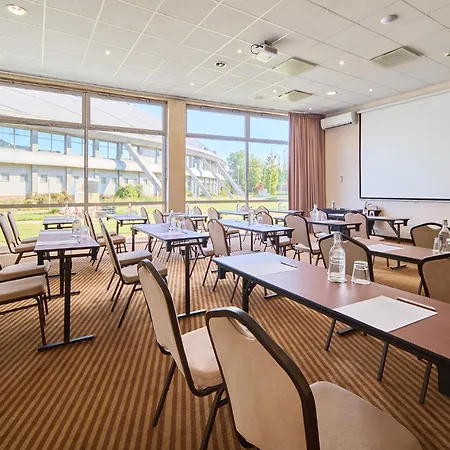 Hotel Victor Pruszkow Desilva-3