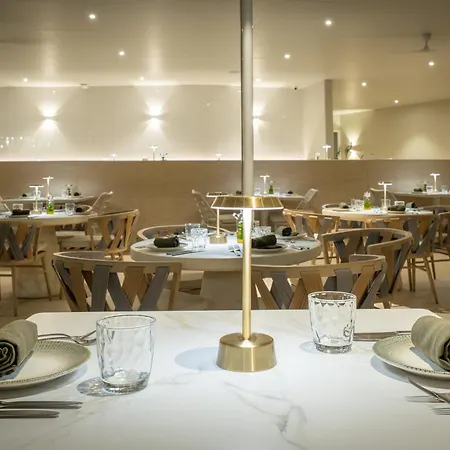 Doubletree By Hilton Cairns-3