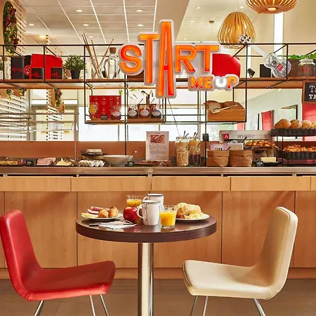 Ibis Barcelona Santa Coloma-2