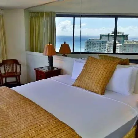 Marina Tower Waikiki-3