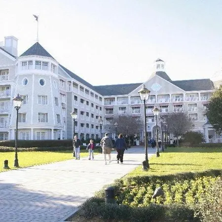 Disney's Yacht Club Resort-2