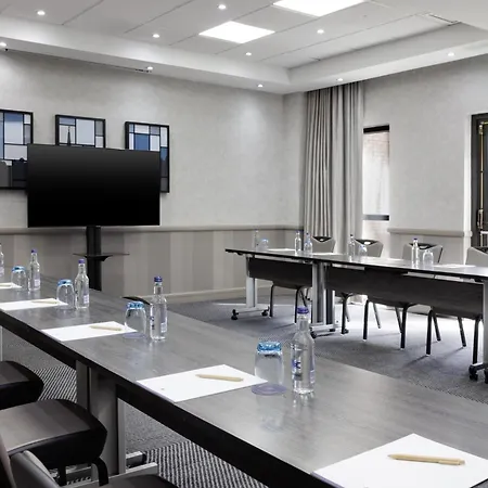 Doubletree By Hilton Edinburgh Airport-3