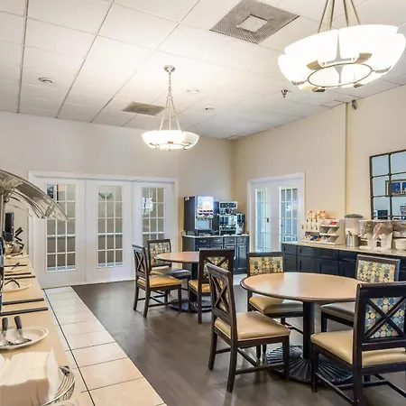 Clarion Inn&Suites Central Clearwater Beach-2