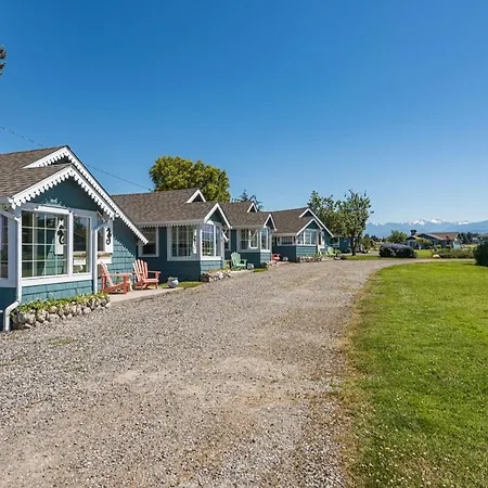 Juan De Fuca Waterfront Hotel & Cottages-3