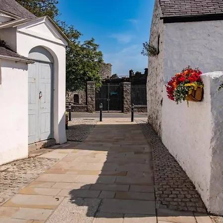 Castle Court Pub & Rooms-2