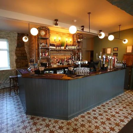 Queens Head-3