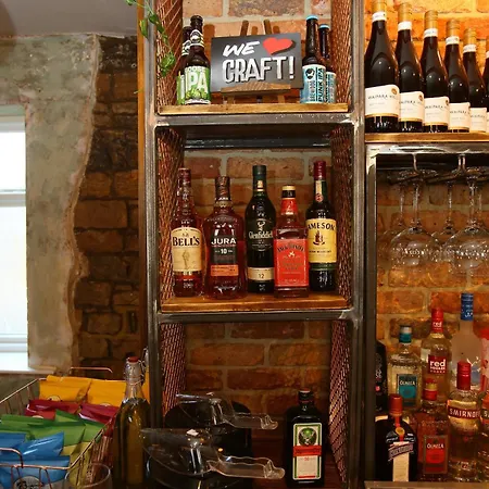 Queens Head-2