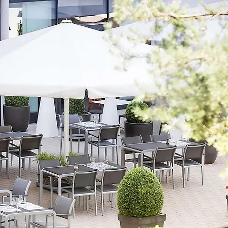 Novotel Suites Geneve Aeroport-3