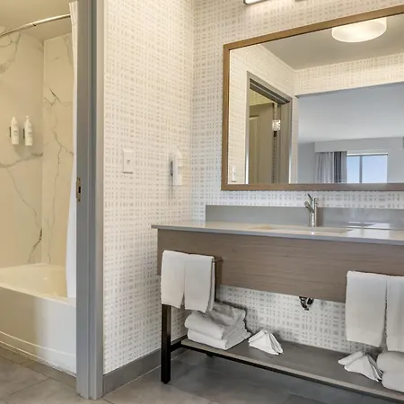 Hampton Inn & Suites Cincinnati / Uptown - University Area-3