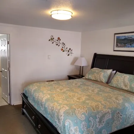 Holiday Motel Bend-2