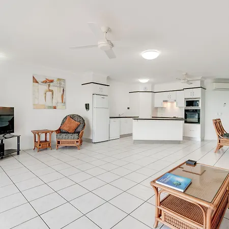 Beachfront Apartments On Trinity Beach-2