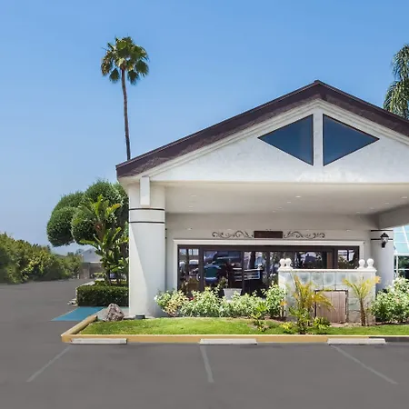 Howard Johnson By Wyndham Fullerton/Anaheim Conference Cntr-2