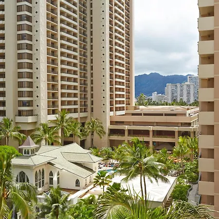 Hilton Hawaiian Village Waikiki Beach Resort-3