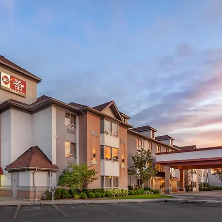 Best Western Plus Burlington Inn & Suites-3
